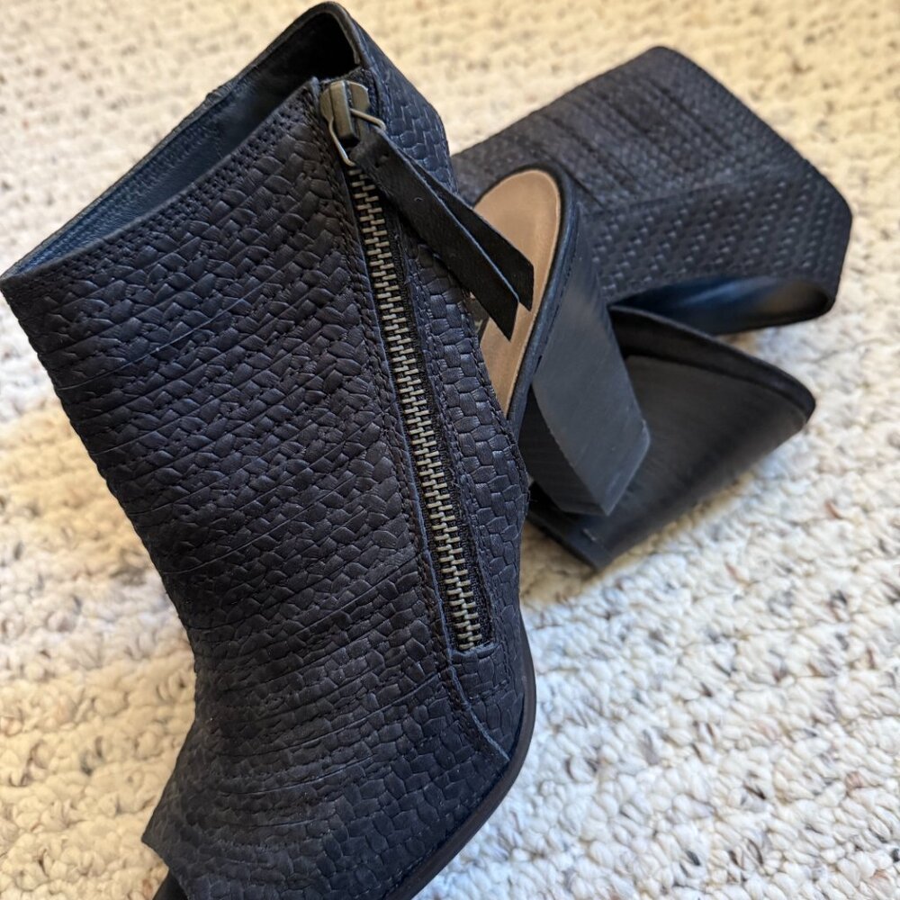 Paul Green Cayanne Peep Black Nubuck Size 6 1/2